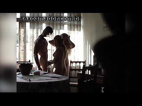 ❤️ جنسی دوست ایک دیو آدمی اور اس کے ساتھ ایک تھریسم کو مدعو کرتے ہیں۔ ❤❌ مقعد فحش ❤